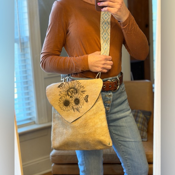 Handburned Sunflower Cowhide Crossbody Bag with Woven Guitar Strap -NWOT’s - Picture 2 of 16